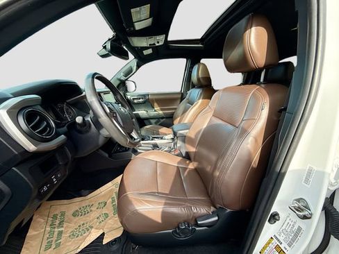 Used 2019 Toyota Tacoma Limited image 23