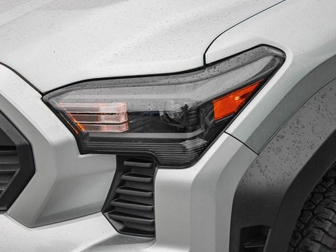 Used 2024 Toyota Tacoma TRD Off-Road image 5