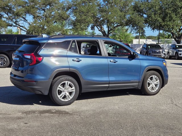 Used 2024 GMC Terrain SLE w/ Driver Convenience Package FWD image 5
