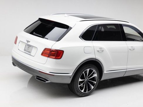 Used 2017 Bentley Bentayga image 27