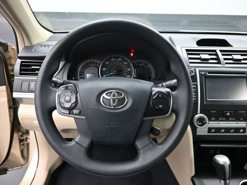 Used 2012 Toyota Camry LE image 16