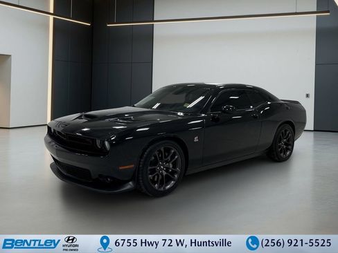 Used 2022 Dodge Challenger R/T Scat Pack image 1