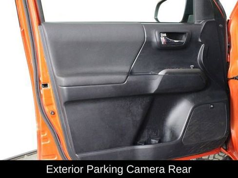 Used 2018 Toyota Tacoma TRD Off-Road image 15