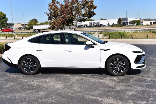 Used 2025 Hyundai Sonata SEL FWD image 5