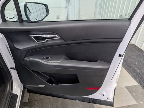 Used 2025 Kia Sportage LX image 25
