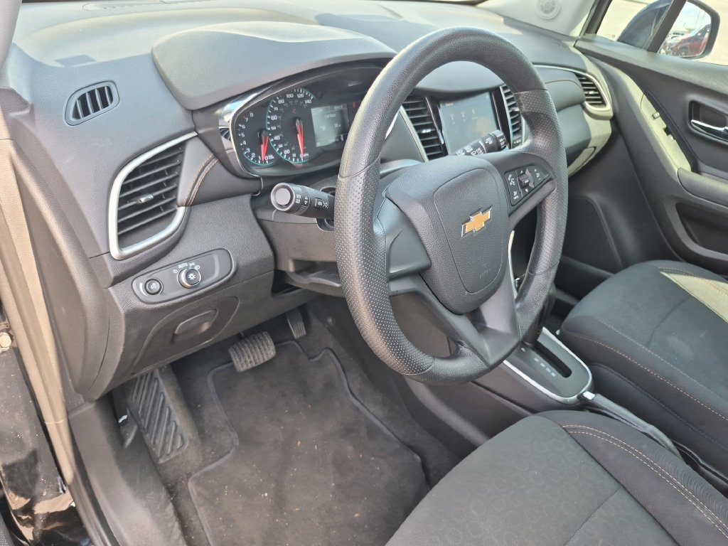 Used 2020 Chevrolet Trax LS FWD image 33
