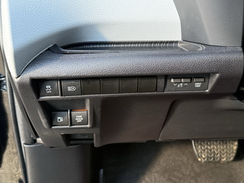 Used 2025 Toyota Sienna LE w/ LE Plus Package image 24