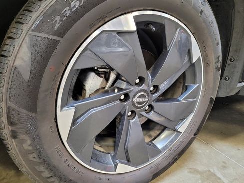 Used 2025 Nissan Rogue SV AWD/4WD image 31