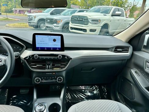 Used 2020 Ford Escape SE image 20
