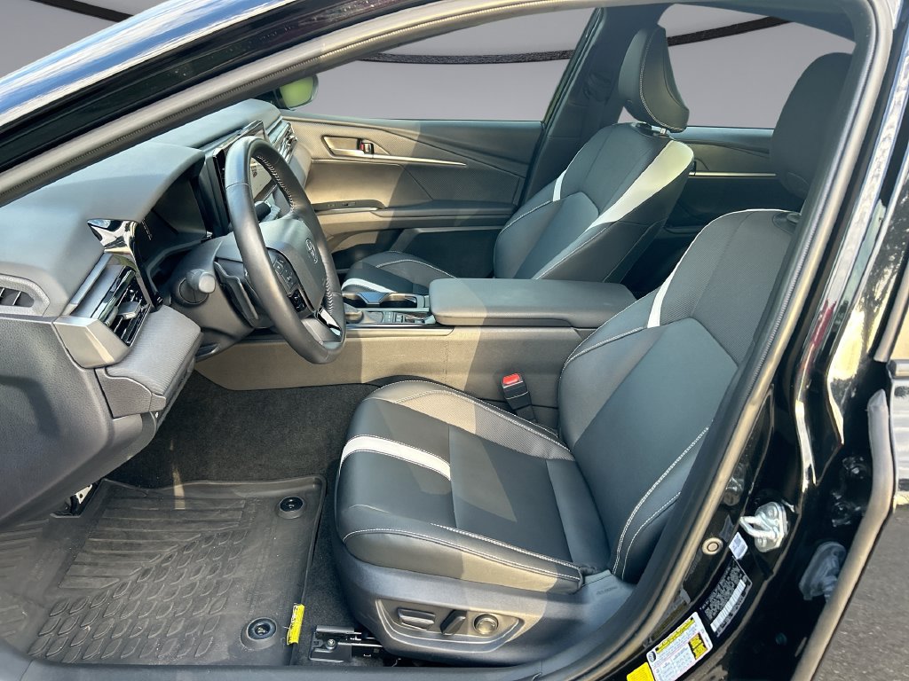 Used 2025 Toyota Camry SE FWD image 11