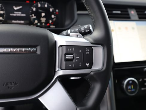Certified 2025 Land Rover Discovery S image 24