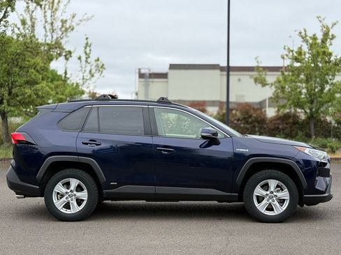 Certified 2021 Toyota RAV4 XLE AWD/4WD image 6