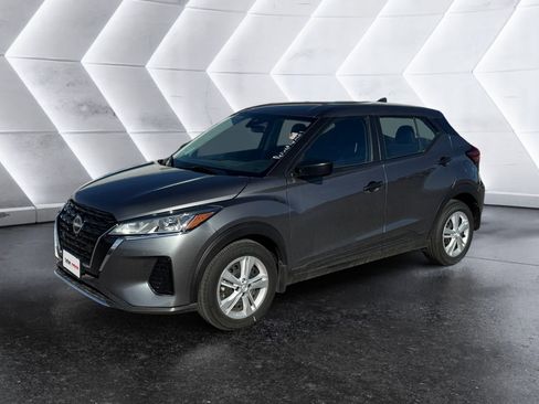 Used 2025 Nissan Kicks Play S image 3