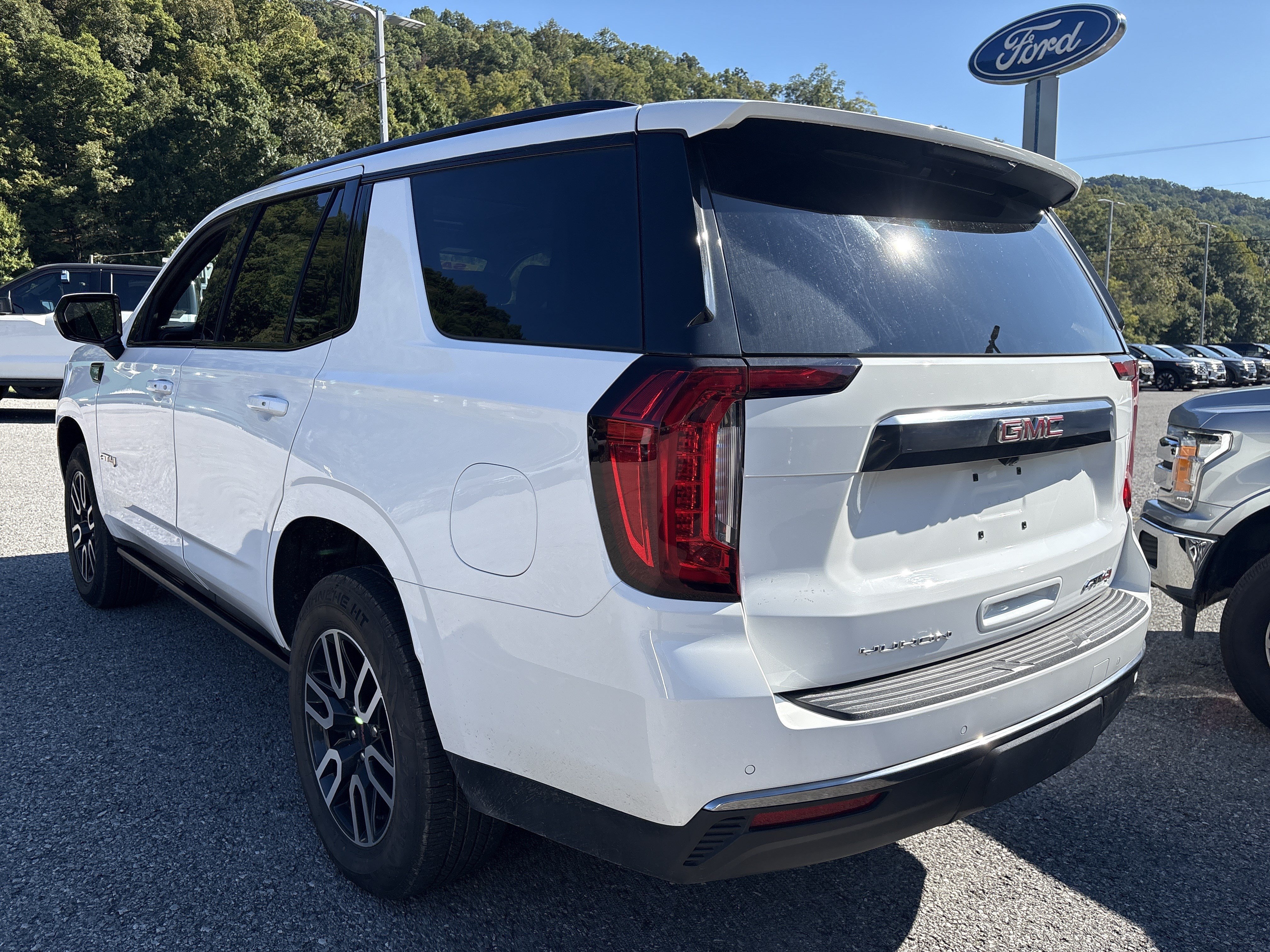 Used 2024 GMC Yukon AT4 AWD/4WD image 6