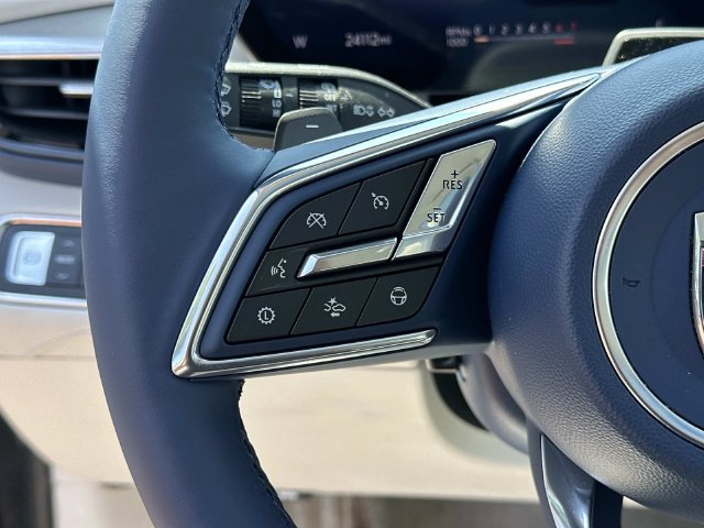 Used 2025 Buick Enclave Avenir w/ Super Cruise Package FWD image 25