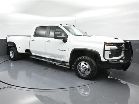 Used 2024 Chevrolet Silverado 3500 LT w/ Convenience Package AWD/4WD image 2