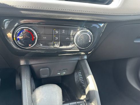 Used 2024 Chevrolet TrailBlazer LT w/ LT Cold Weather Package FWD image 29