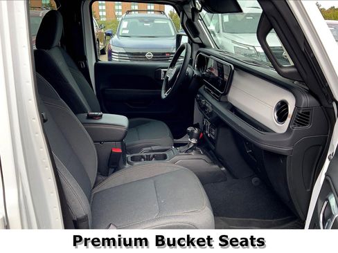 Used 2024 Jeep Wrangler Sahara image 7