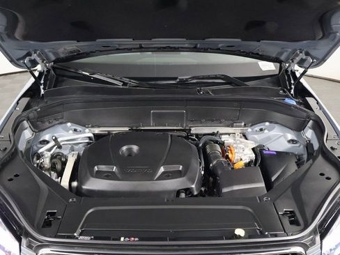 Used 2020 Volvo XC90 T8 Momentum w/ Protection Package Premier image 16