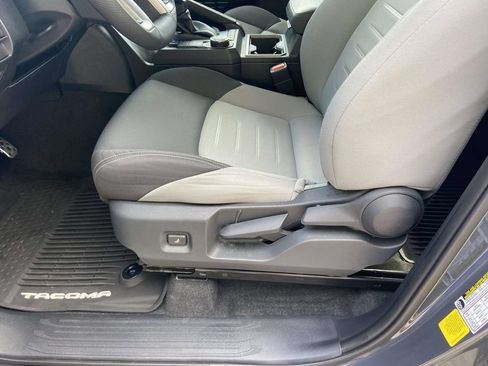 Used 2025 Toyota Tacoma TRD Sport RWD image 13