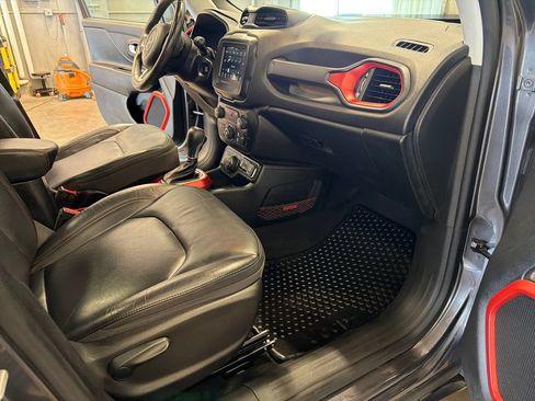 Used 2020 Jeep Renegade Trailhawk w/ Premium Leather Group AWD/4WD image 20