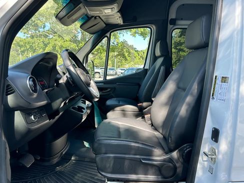 Used 2024 Mercedes-Benz Sprinter 2500 image 10
