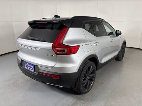 Used 2019 Volvo XC40 T5 R-Design AWD/4WD image 8