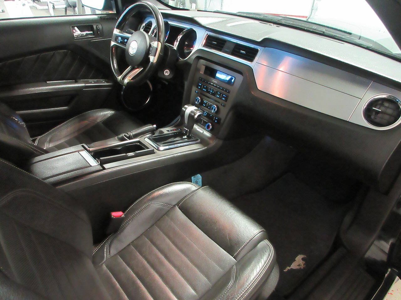 Used 2011 Ford Mustang Premium w/ 202A Rapid Spec Order Code RWD image 19