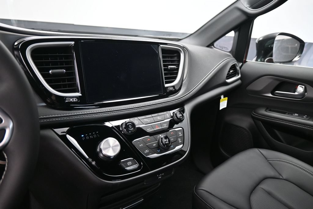 New 2027 Chrysler Pacifica Select w/ Family Tech Group FWD image 17