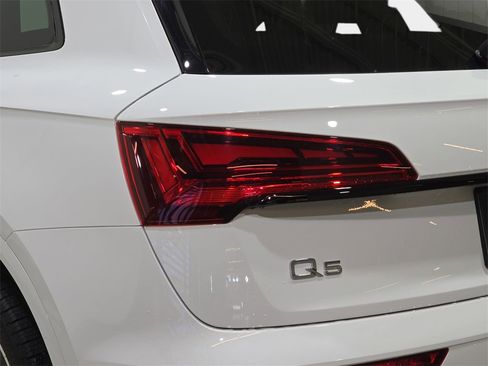 Certified 2025 Audi Q5 2.0T Premium w/ Convenience Plus Package image 34