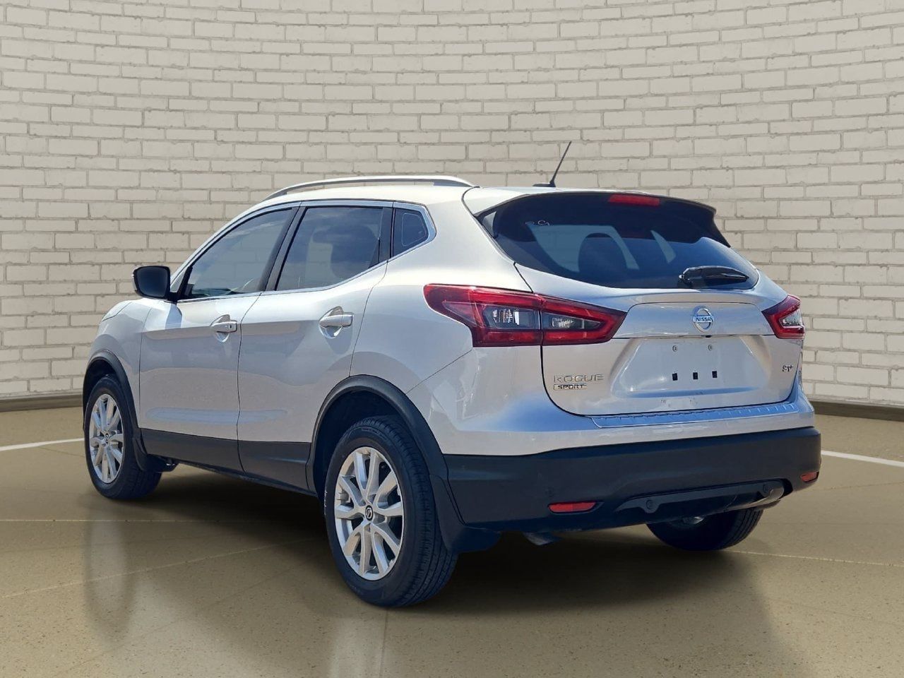 Used 2021 Nissan Rogue Sport SV FWD image 7