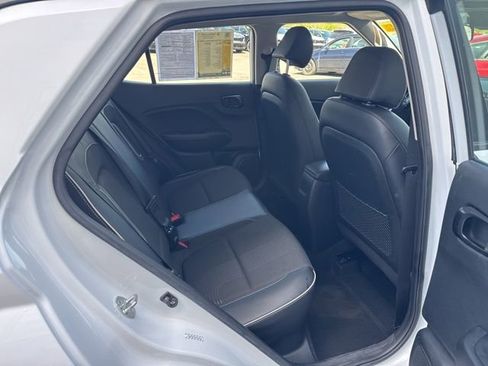 Used 2023 Hyundai Venue Limited FWD image 20