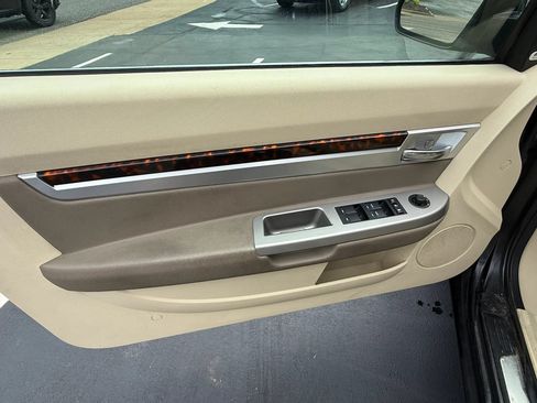 Used 2010 Chrysler Sebring Limited FWD image 12