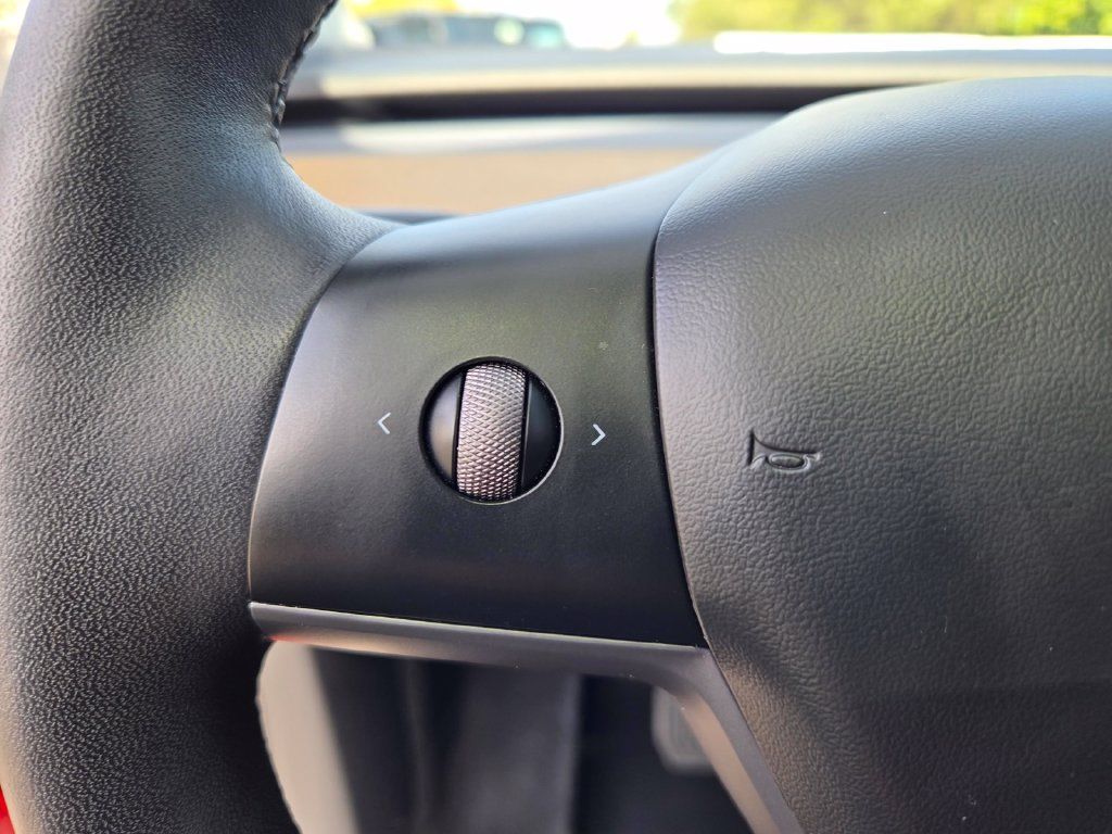 Used 2024 Tesla Model Y Long Range AWD/4WD image 23