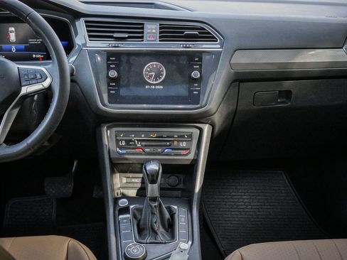 Used 2022 Volkswagen Tiguan SE AWD/4WD image 29