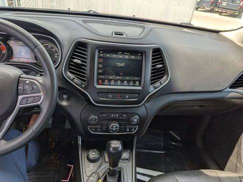 Used 2021 Jeep Cherokee Latitude Lux w/ Comfort/Convenience Group AWD/4WD image 3
