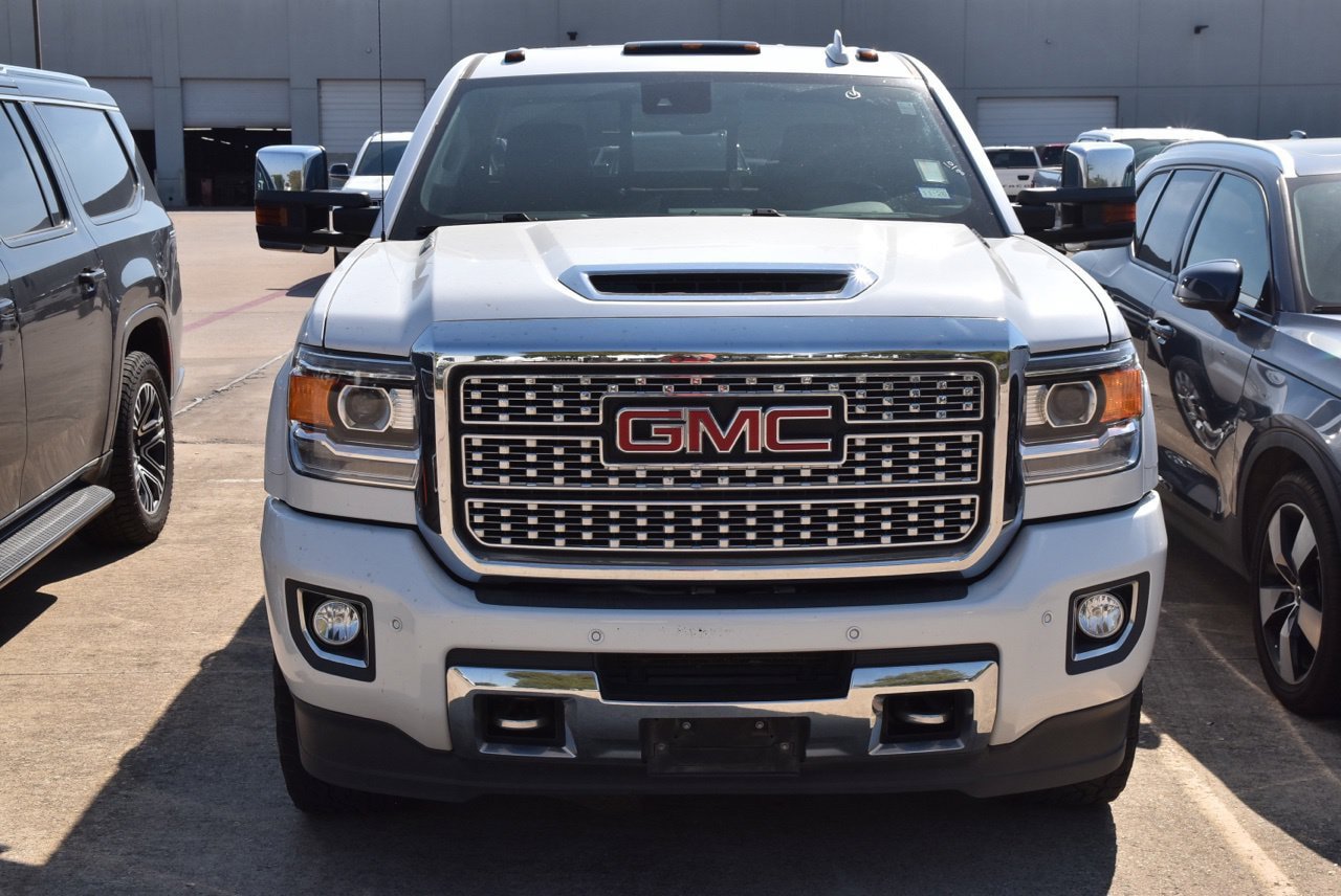 Used 2019 GMC Sierra 2500 Denali w/ Duramax Plus Package AWD/4WD image 3