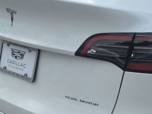Used 2022 Tesla Model Y Long Range AWD/4WD image 23