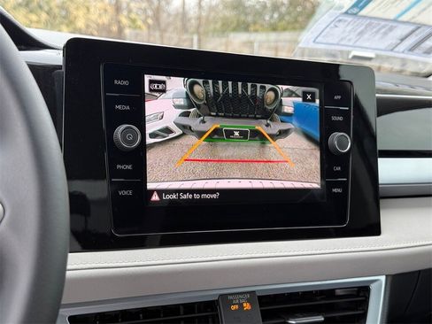 New 2026 Volkswagen Taos SE image 23