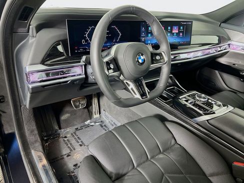 Used 2025 BMW 740i xDrive AWD/4WD image 9