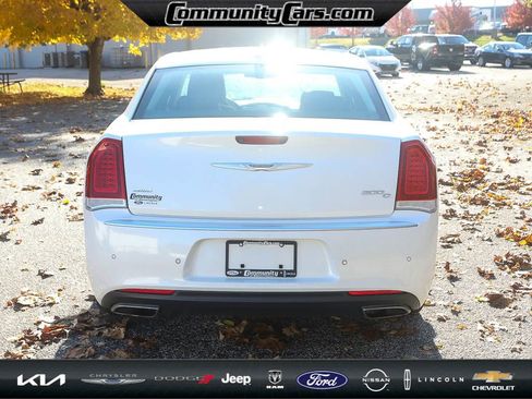 Used 2015 Chrysler 300 C Platinum w/ Harman/Kardon Audio Group image 6