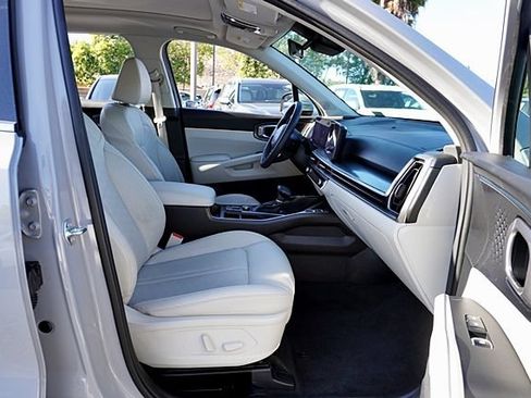 Used 2025 Kia Sorento EX w/ Panoramic Sunroof Package FWD image 11