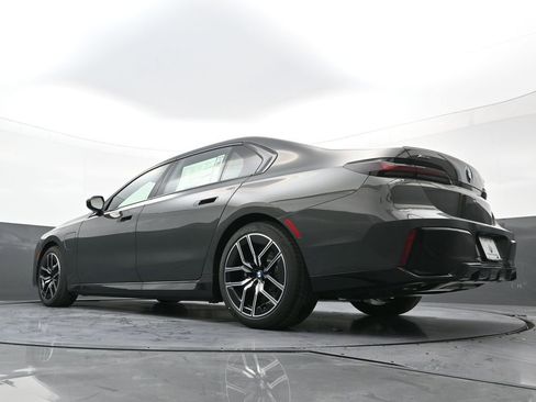 New 2026 BMW 750e xDrive image 27