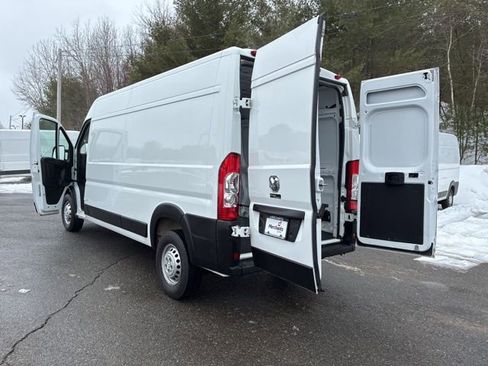 Used 2024 RAM ProMaster 2500 w/ Convenience Group image 16