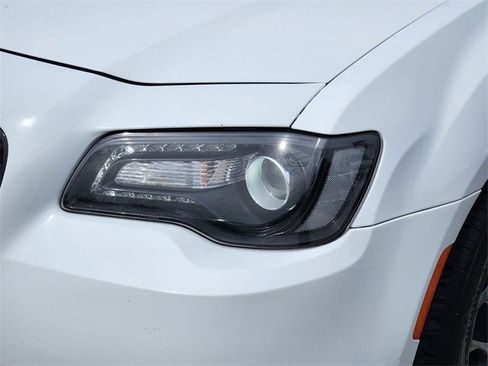 Used 2019 Chrysler 300 S image 9