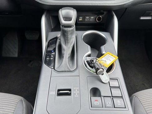 Certified 2025 Toyota Highlander LE FWD image 29
