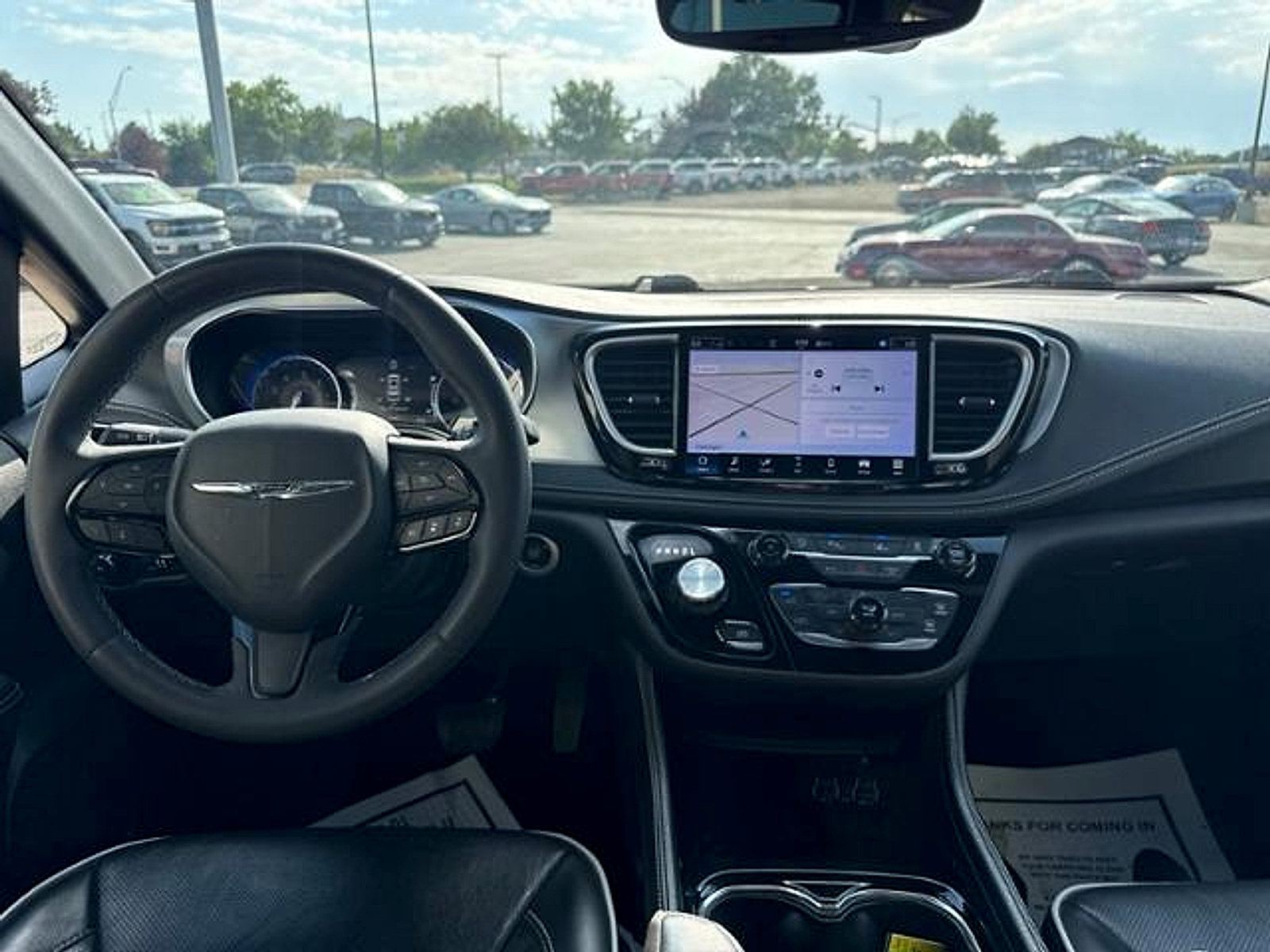 Used 2025 Chrysler Pacifica Limited FWD image 15