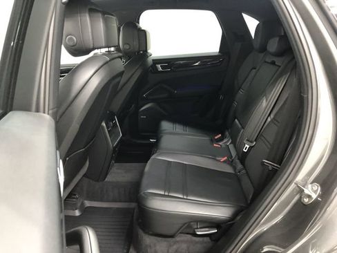 Used 2019 Porsche Cayenne S image 27