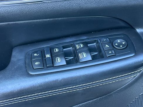 Used 2017 Jeep Grand Cherokee Overland image 13