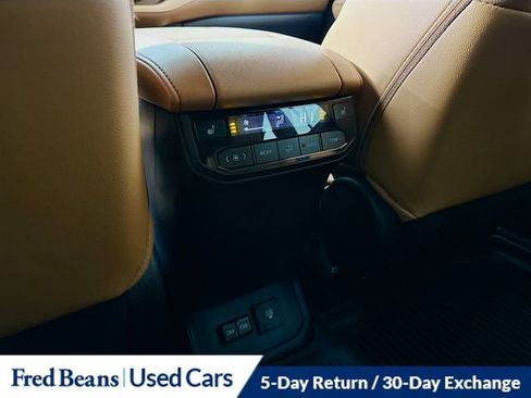 Used 2025 Toyota Highlander Platinum image 6